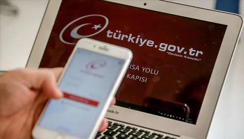 Türkiye'de e-Devlet Dönüşümü: 8 Bini Aşkın Hizmet Artık Parmak Ucunuzda!
