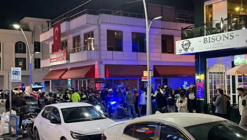 Mermi Yağmuru: Kafe Sahibi, Havaya Ateş Edeni Durdurmak İsterken Bıçaklandı