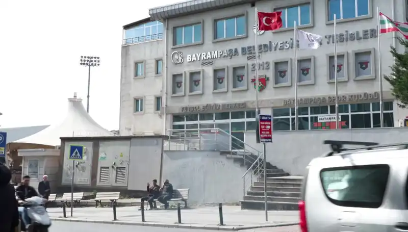 Arda Turan Spor Kompleksi'nde Otopark Su Bastı: İtfaiye Ekibi Seferber Oluyor