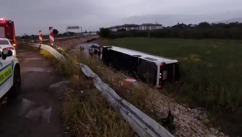 Manisa'da Yolcu Otobüsü Kazası: Korkutan Anlar ve Yaralılar