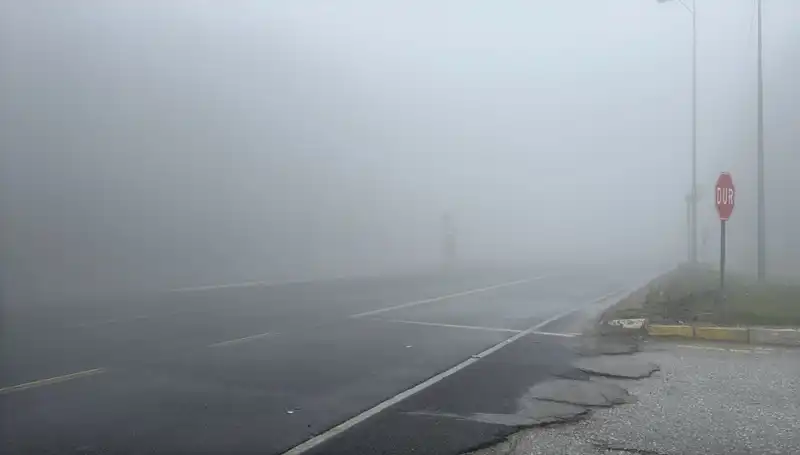 Bolu Dağı’nda Yoğun Sis, Sürüş Güvenliğini Tehdit Ediyor