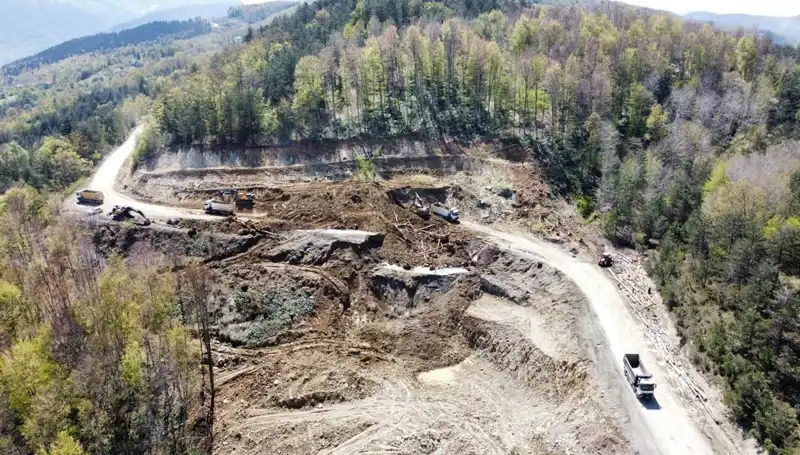 Kastamonu-Çatalzeytin Kara Yolunda Heyelan: Trafik Durma Noktasına Geldi!