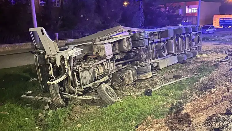 TIR Kazası Sonrası Devrilen Araçta 6 Yaralı: Olayın Ayrıntıları
