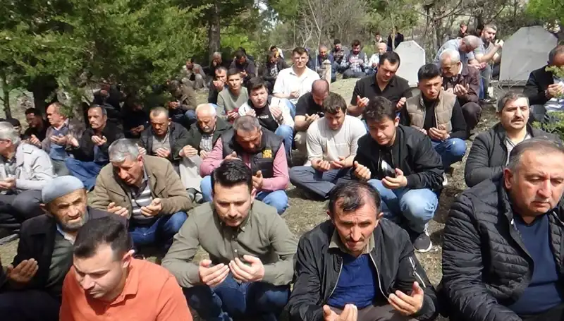 Bir Köyün Sevgisi: Onu Gözyaşlarıyla Uğurluyorlar