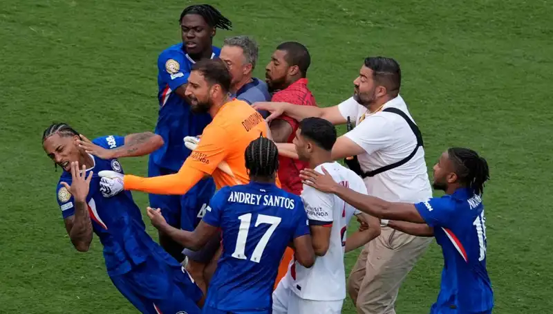 Dev Final Sonrası Şok Olumsuzluk: Teknik Direktörden Futbolcuya Yumruk!