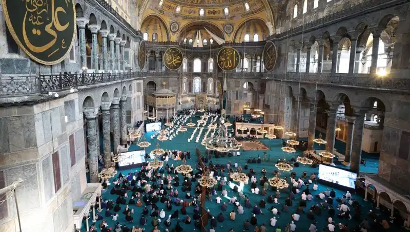 Ayasofya'nın Kapısını Kıran Sanığa Verilen Hapis Cezası Şaşkınlık Yarattı