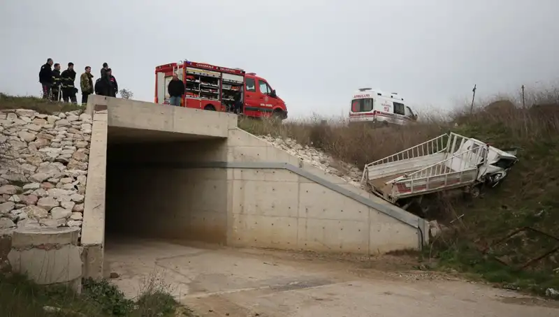 Kamyonet Alt Geçide Düşünce Bir Kişi Hayatını Kaybetti