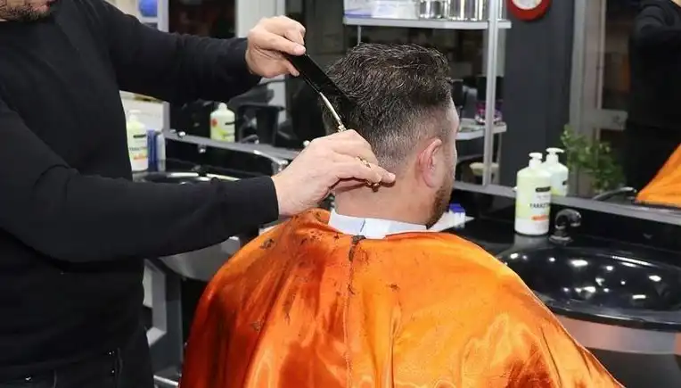 Türkiye, İngiltere'deki Berber Dükkanlarına Yönelik Soruşturma Alevleniyor