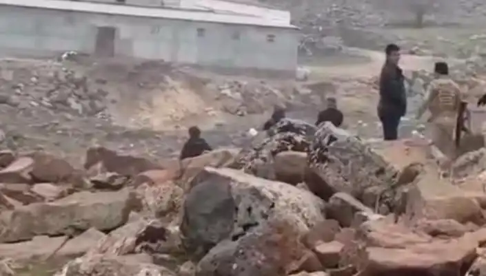 Diyarbakır'da Taşlı ve Silahlı Çatışma: 3 Kayıp ve Yaralılar
