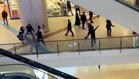 İstanbul'daki Alışveriş Merkezinde Çıkan Kavgalar Neden Yüzleri Kızarttı?