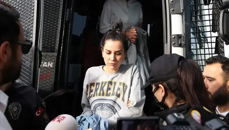 Dilan Polat'ın Instagram Hesabı Neden Kapatıldı? Tüm Gelişmeler Burada!