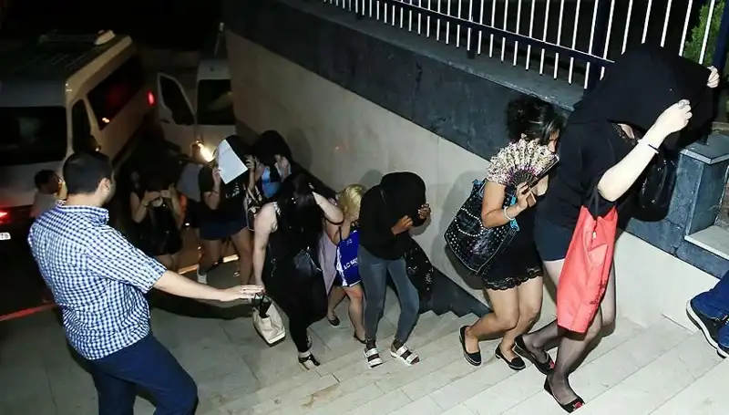 Düzce'de Fuhuş Operasyonunda 5 Zanlı Yakalandı: Olayın Ayrıntıları