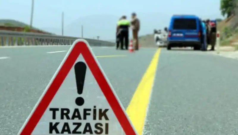 Bitlis'te İki Ayrı Trafik Kazasında 19 Kişi Yaralandı