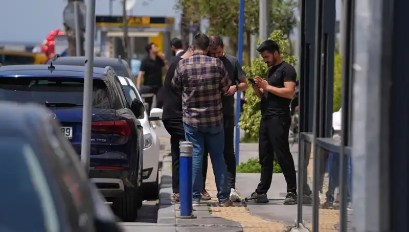 Deprem Anında Balkondan Atlayanlar Yaralandı: Dikkat Çeken Olay
