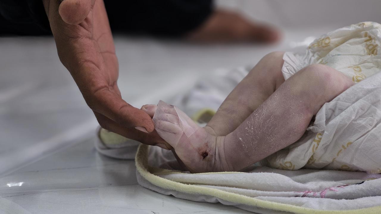 Gazze'de Aileler Soğukla Mücadele Ediyor