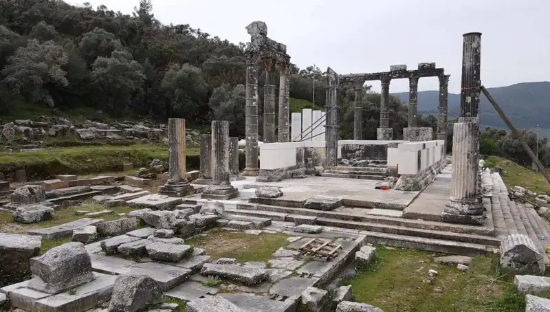 Zeus Tapınağı'ndaki Restorasyon Çalışmaları Hızla İlerliyor