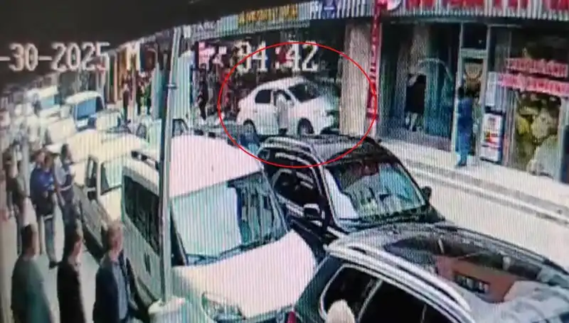 Alkollü Sürücünün Mağaza Baskını: İki Çocuk Son Anda Kurtarıldı!