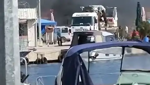 Tuzla Balıkçı Barınağında Patlak Veren Lastik Yangını Paniğe Neden Oldu