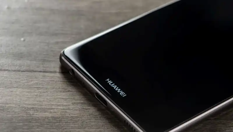 Huawei'nin Yeni Katlanabilir Telefonu: Devrim Niteliğinde Özelliklerle Geliyor