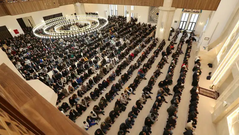 Cuma Namazı Bugün Saat Kaçta Kılınacak? 4 Nisan 2025 Cuma