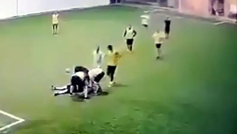 Adana'da Halı Saha Trajedisi: 3 Çocuk Babası Genç Hayatını Kaybetti