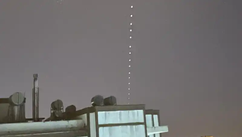 Adana Gökyüzünde Starlink Işık Şovu: Uzay Teknolojisi Eşliğinde Bir Gece