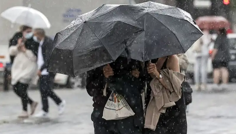 İstanbul’da Kış Soğukları Geri Geldi: Sağanak Yağışlara Hazır Olun!
