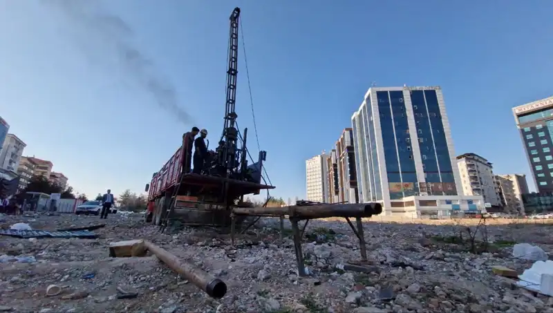 Galeria Sitesi'nde Kazı Çalışmalarına Başlandı: 89 Kişinin Mezarı Ortaya Çıktı