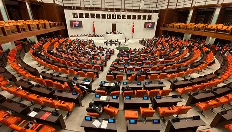 Yeni Dokunulmazlık Dosyaları Meclis'e Sunuldu: Siyasi Tartışmalar Kızışıyor