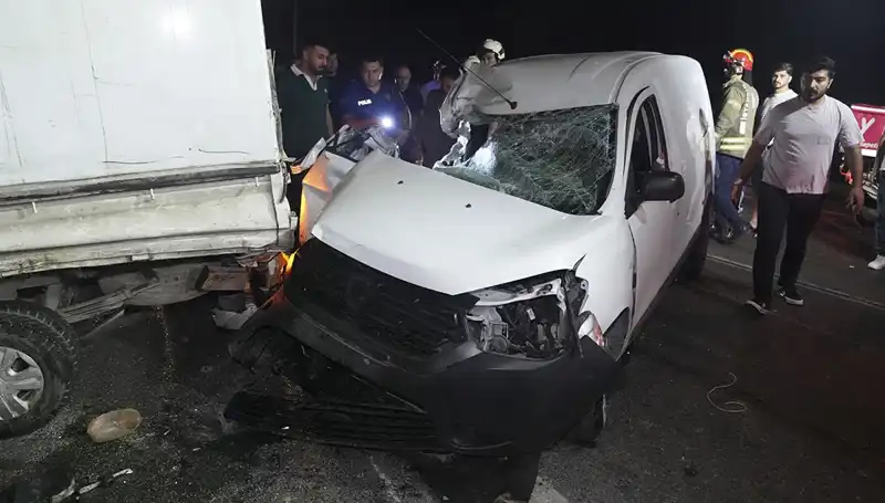 İstanbul'da Trafik Kazası: Üç Kişi Yaralandı, Olay Anı Korkuttu