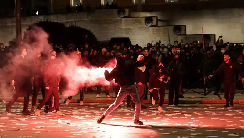 Yunanistan’da Hükümete Gensoru: Atina Sokaklarında Protesto Gösterileri Yoğunlaşıyor