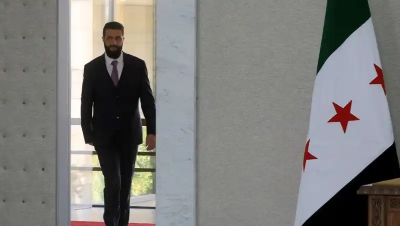 Paris’te Şara-Macron Zirvesi: Fransa, Yeni Suriye’nin İmarına Destek Sunacak