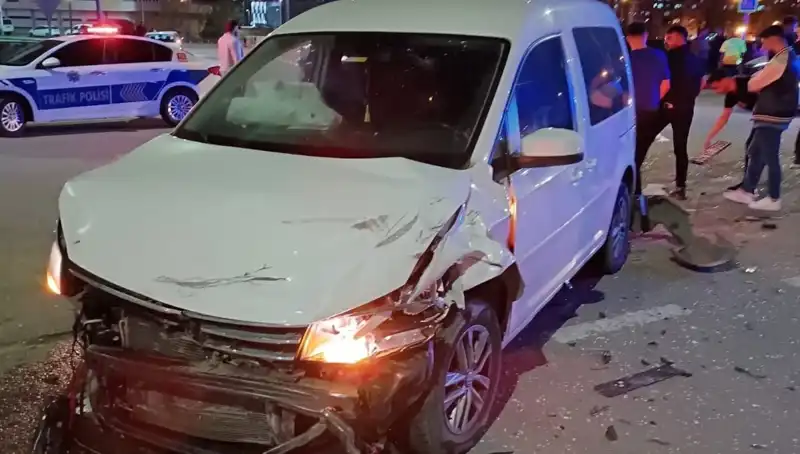 Batman’da Feci Kaza: Otomobil ve Hafif Ticari Araç Çarpıştı, 7 Yaralı!