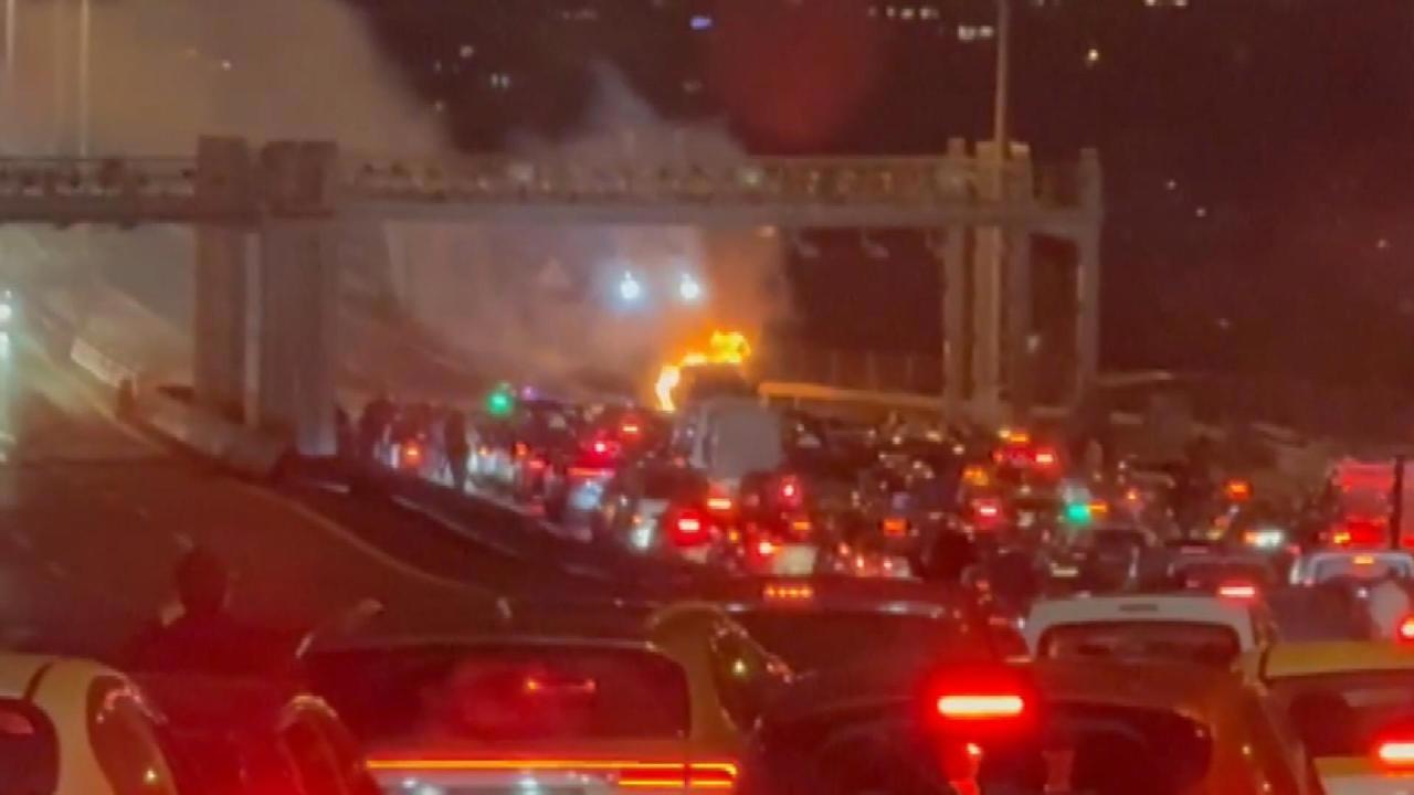 15 Temmuz Şehitler Köprüsü'nde Araçta Yangın Çıktı