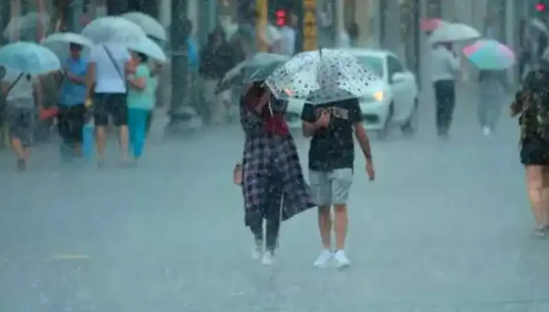 Meteoroloji'den Son Dakika Uyarısı: Yangın Bölgesinde Rüzgar, İstanbul'da Sağanak