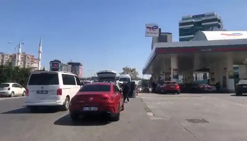 Deprem Sonrası Akaryakıt İstasyonlarında Uzun Kuyruklar: Neden ve Çözümler