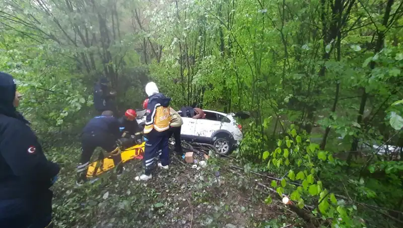 Direksiyon Kontrolünü Kaybeden Araç Ormana Uçtu: Feci Kaza Bilançosu