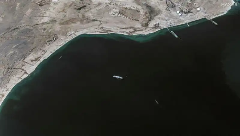 Yunan Gemisine Saldırı: Mürettebatın Hayatta Kalma Mücadelesi