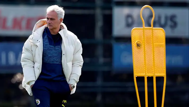 Mourinho’nun Bir Numarası: Futbolun Dehası Yeniden mi Sahne Alıyor?
