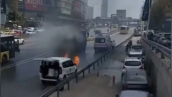 Yanan Araca TOMA ile Müdahale: Yangın Anına Şahit Olun