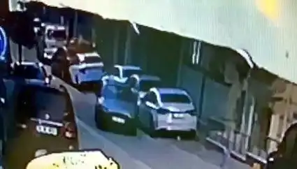 Esenyurt'ta Park Halindeki Araçlara Çarpan Sürücü Kaçtı, Olayın Ardında Yatan Nedeni Merak Ediliyor