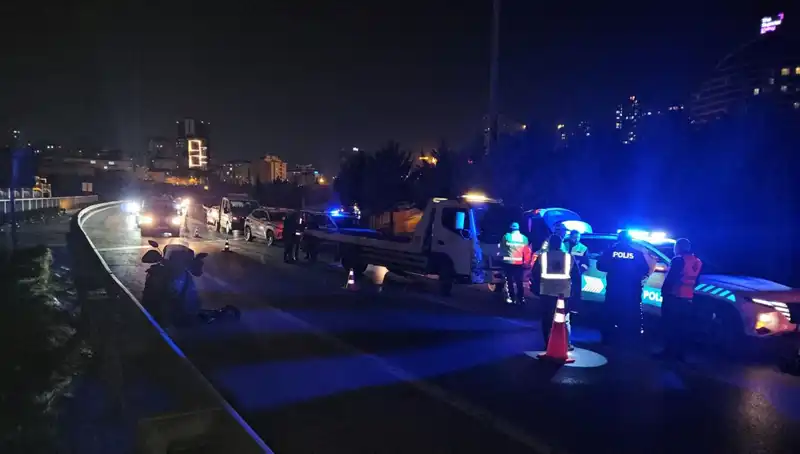 TEM Otoyolu'nda Şok Edici Kaza: Yatan Kişiyi Sürüklediler