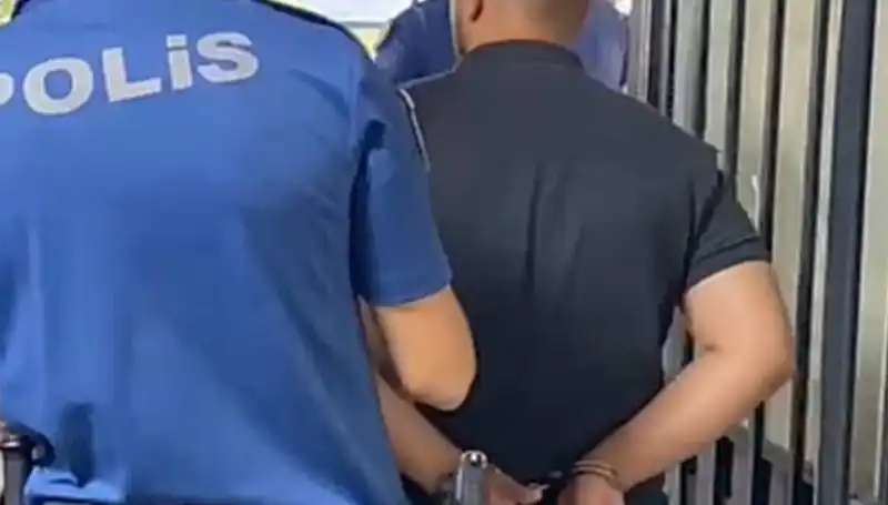 İzmir'de Polise Saldıran Şahıs Yakalandı ve Tutuklandı!