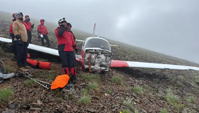 Türk Pilotun Kullandığı Uçak Düştü: Trajik Kaza Kadın Yolcuyu Kurtardı