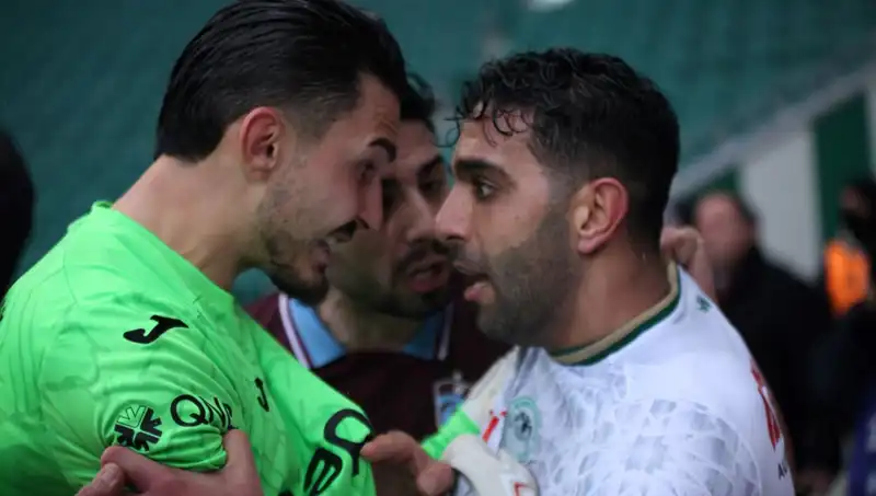 Konyaspor-Trabzonspor Maçında Nefes Kesen Anlar: Futbolcular Arasında Yaşanan Gerilim