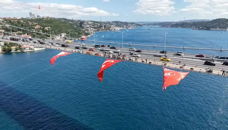Türk Bayrağıyla Dolu Bir Köprü: Ulusal Gurur Günü Geliyor!