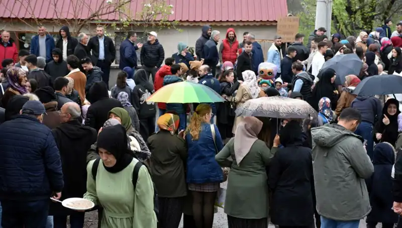 Bayram Coşkusu: Bir Asırlık Gelenekte 12 Bin Kişi Bir Araya Geldi!