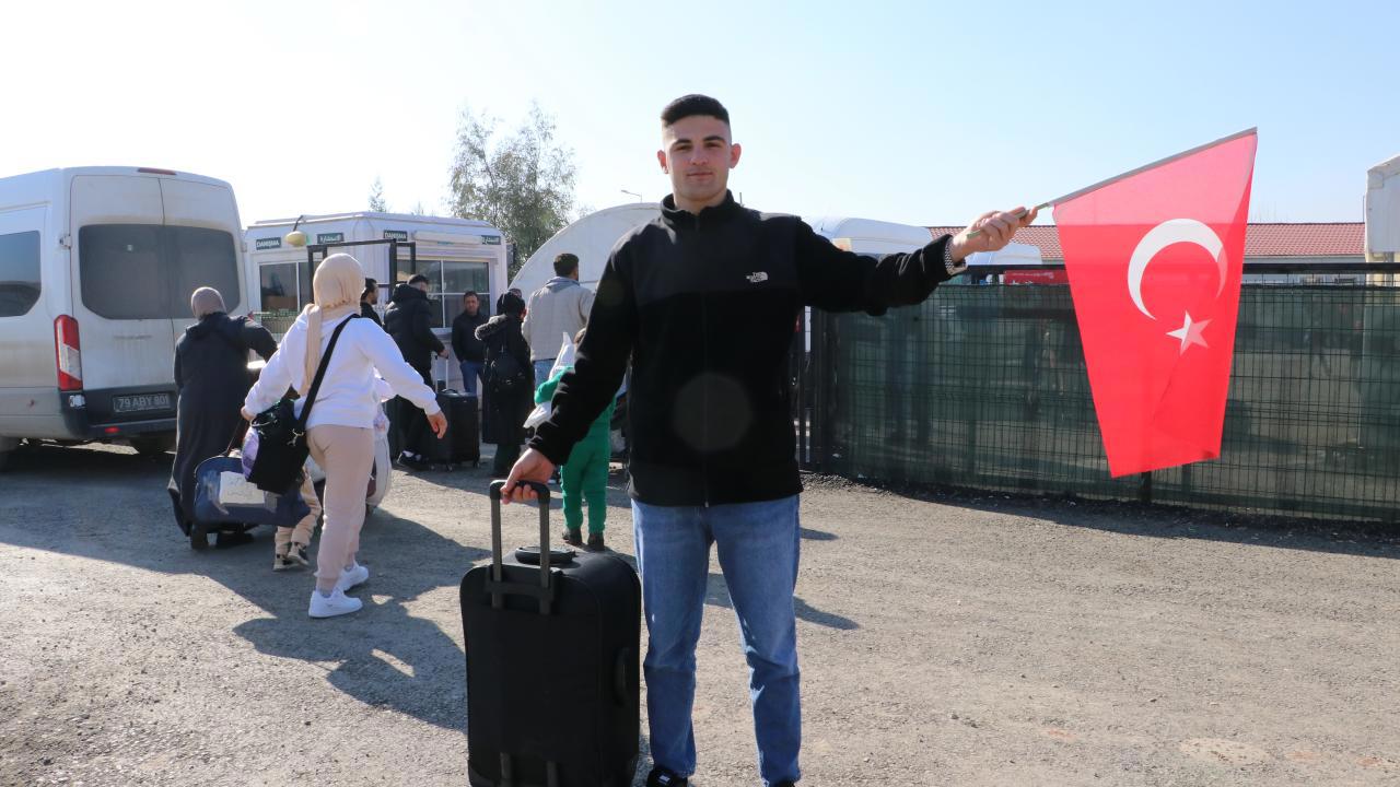 Abdulkadir Suriye'ye Türk bayrağıyla döndüğünde yaptığı açıklamaları paylaştı.