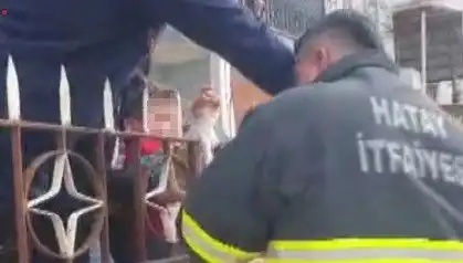 Hatay'da Küçük Çocuğun Koluna Saplanan Demir Korkuluk Sıkıntı Yarattı