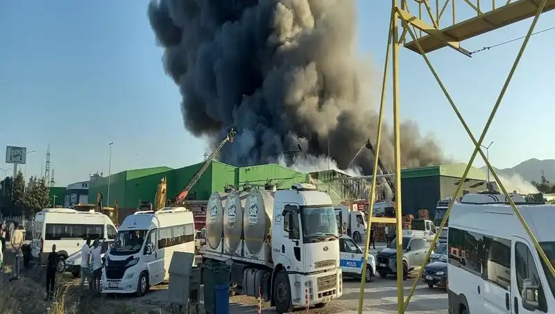 Gönen'de Fabrika Yangını: Hayatını Kaybeden İşçilerin Kimlikleri Araştırılıyor